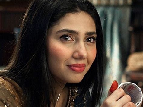 Away From India Mahira Khan Chooses The Smartest Way To Promote ‘raees