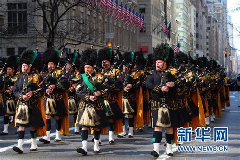 纽约举行第250届圣帕特里克节游行 组图 搜狐新闻