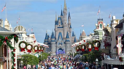 How To Enjoy The Holidays At Walt Disney World For Free Disney World