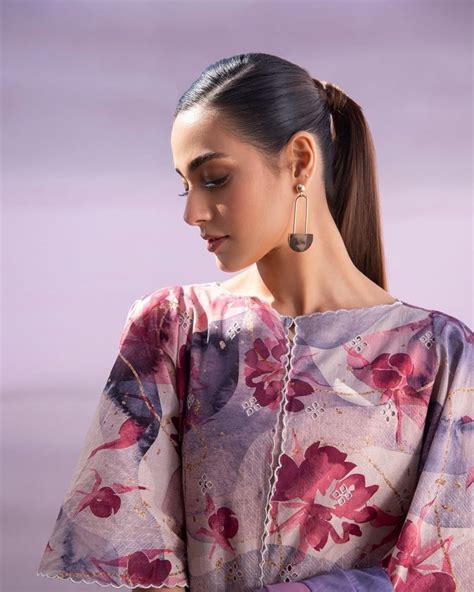 Iqra Aziz Reveals What Goes On Behind The Scenes Video Lens
