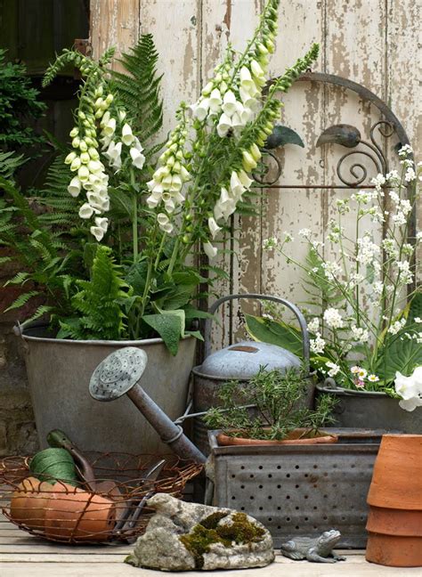 vintage garden decor    easily