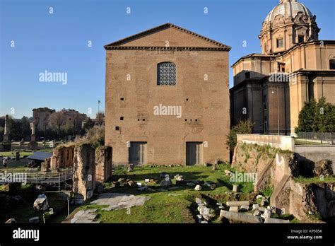 Italia Roma El Foro Romano La Curia Julia Edificio Antiguo Senado