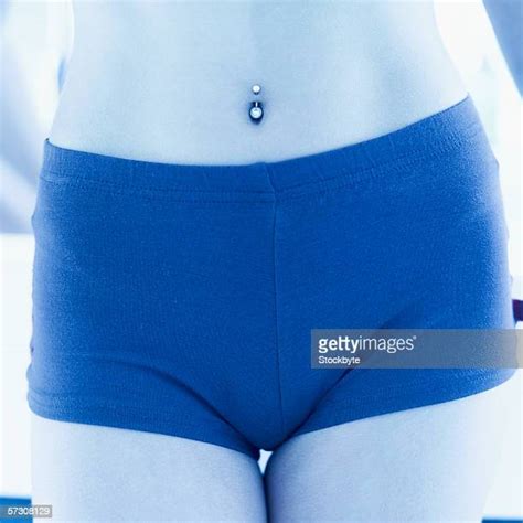 Belly Button Piercing Photos Et Images De Collection Getty Images