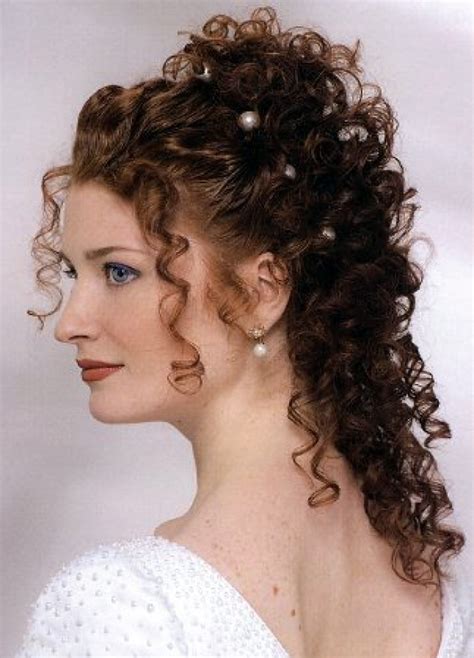 10 best and trendy wedding hairstyles for curly hair in 2021 a new life hartz: Curly Wedding Hairstyle