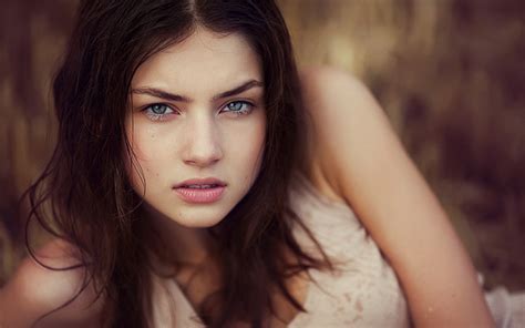 X Girl Teenager Green Eyed Modernity Wallpaper Coolwallpapers Me