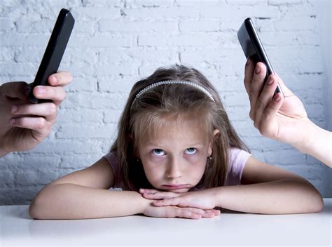 Kiddos Magazine Three Tips For Parents To Put Away Their Phones