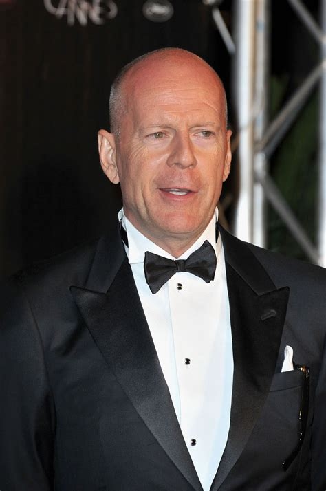 This is the official bruce willis facebook page. Bruce Willis Latest 2019 Images, Photos And Pictures Download - Wallpaper HD Photos