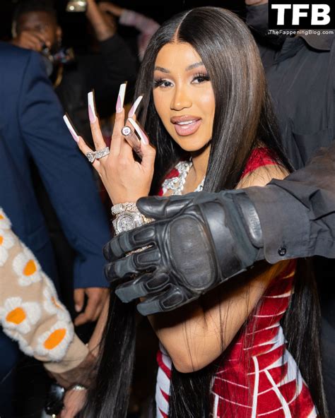 Cardi B Flaunts Her Cleavage As She Leaves A Club With Offset In Nyc 8 Photos Pinayflixx