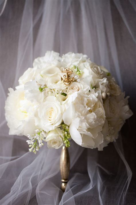 Beautiful bouquets on special occasions, prettify the occasion. How to make your wedding bouquet unique - Liz and ...