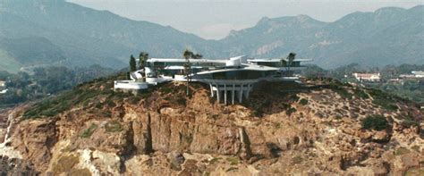 malibu california tony stark house iron man house the incredible hulk 2008 rainbow walls