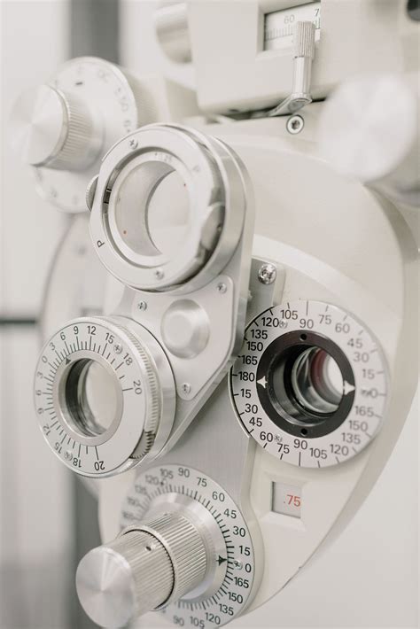 Optician Clinical Testing Machine In Hospital · Free Stock Photo