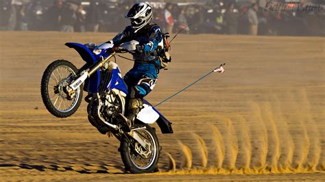 Discover the easiet ways to learn how to do a wheelie on a dirt bike. Glamis Dunes sand drags photos Sony a7R Tamron 150-600mm lens