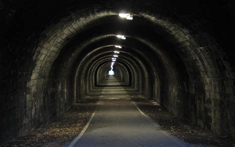 Tunnel 6942722