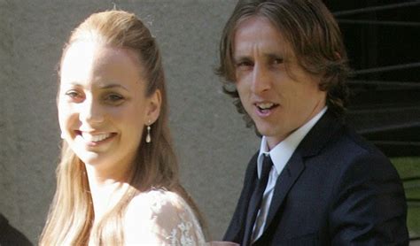Luka modric is a croatian professional footballer who is considered to be one of the best midfielders in the world. Luka Modric Wife Vanja Bosnic ~ Picture World