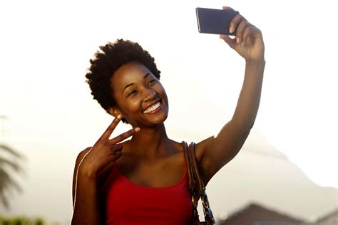 Entenda Por Que Tirar Selfies Pode Melhorar Seu Humor Veja