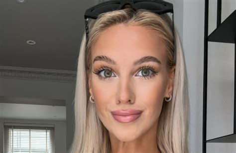 Veronika Rajek Drop Thirst Trap Selfies Showing Off Upper Boobs In A