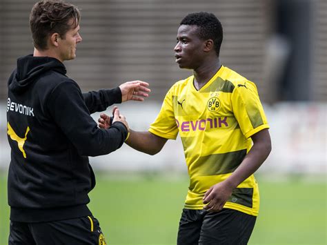 Goals, videos, transfer history, matches, player ratings and much more available in the . BVB-Wunderkind Moukoko für DFB-Elf nominiert