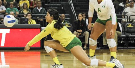 Oregon Volleyball Season Begins With Long Road Trip