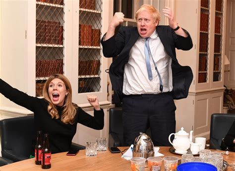 moment boris johnson and carrie symonds realise they ve won the election metro news