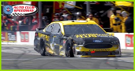 Normally there are 7 over the wall crew,but in some cases an 8th man is added.however there are additional team members berhind the wall,crew cheif,car cheif, some teams have 1 or 2 runners,and there are a fuel carrier who pulls a cart. Bayne smacks wall hard at Fontana | NASCAR.com