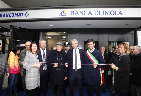 All'inaugurazione erano presenti, oltre al presidente … Inaugurata la rinnovata Agenzia della Banca di Imola Spa a ...