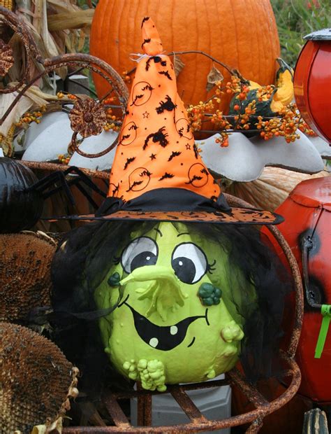 Painted Pumpkin And Gourd To Make A Witch Halloween Pumpkin Designs