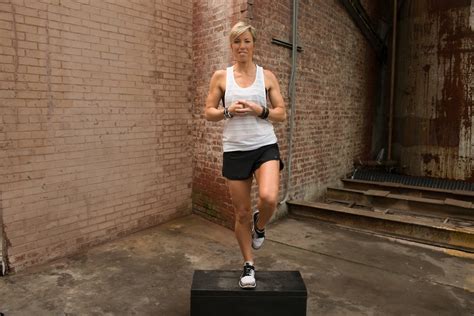 5a Elevated Curtsy Lunge Carrie Underwoods Leg Workout Popsugar