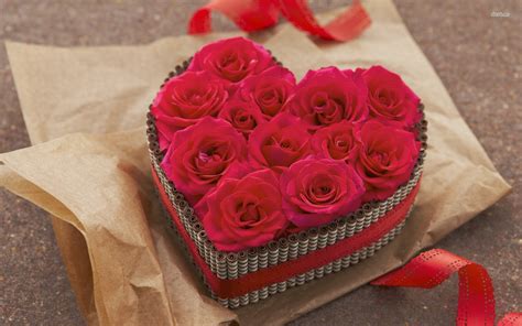Heart Shaped Box With Roses Wallpapers 1280x800 310171