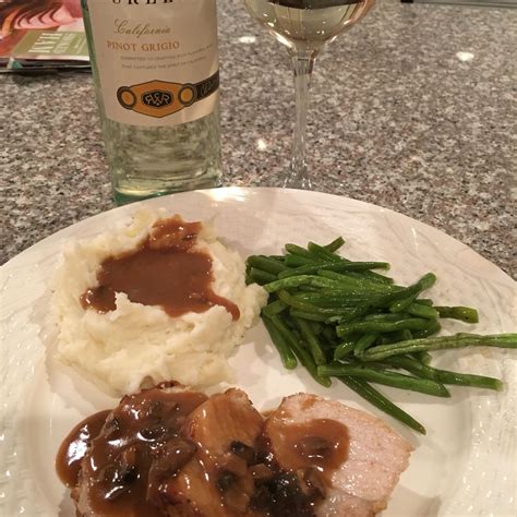 Dec 20, 2020 · transfer the pork roast to the air fryer, rind side up, and air fry until the internal temperature of the pork is 145 f / 63 c. Roasted pork loin with portabella mushroom gravy. Garlic ...