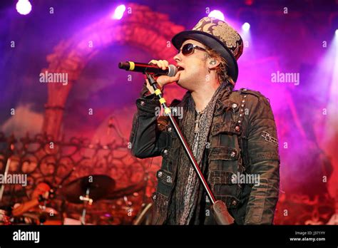 Supergroup High Resolution Stock Photography And Images Alamy