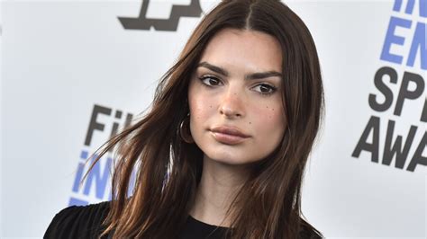 How Tall Is Emily Ratajkowski Exact Height Revealed