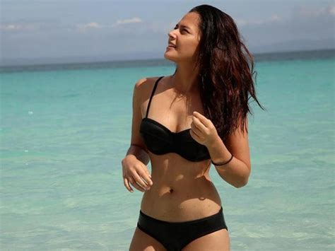 Look Bianca Umali Flaunts Her Curves In Black Bikini Gma Entertainment