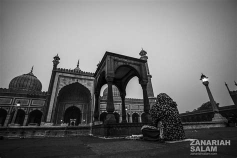 Kebanyakkan masjid di malaysia dipengaruhi oleh seni bina dari asia barat dan india termasuklah reka bentuk masjid alwi. PERADABAN SENI BINA DAN ISLAM DI MASJID JAMA, DELHI, INDIA ...