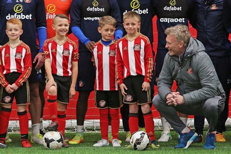 Sunderlands First Team Train With The Under 8s Chronicle Live