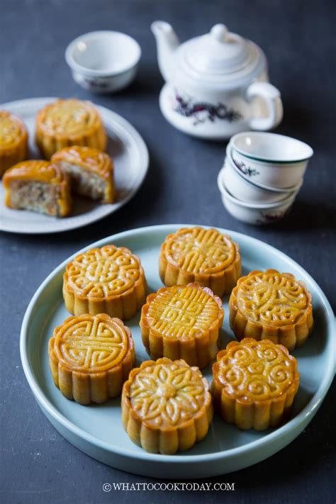 Easy Traditional Baked Mooncakes Yue Bing Assorted Fillings