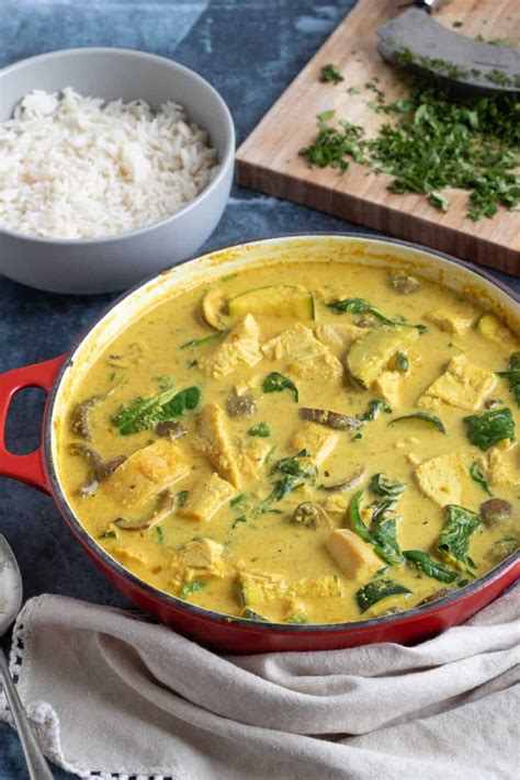 Easy Leftover Turkey Curry Recipe - Effortless Foodie