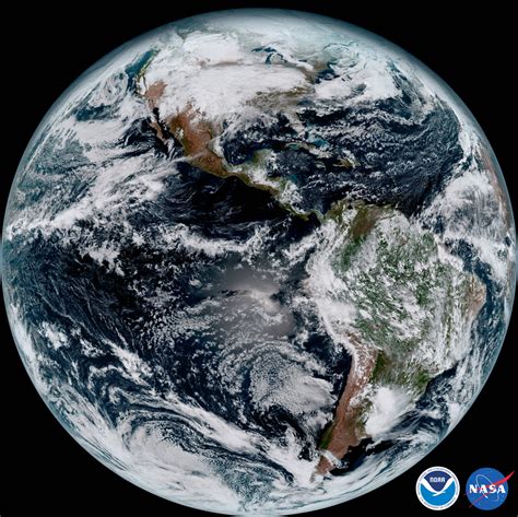 Nasa Satellit Goes 16 Erste Beeindruckende Fotos Der Erde Heise Online