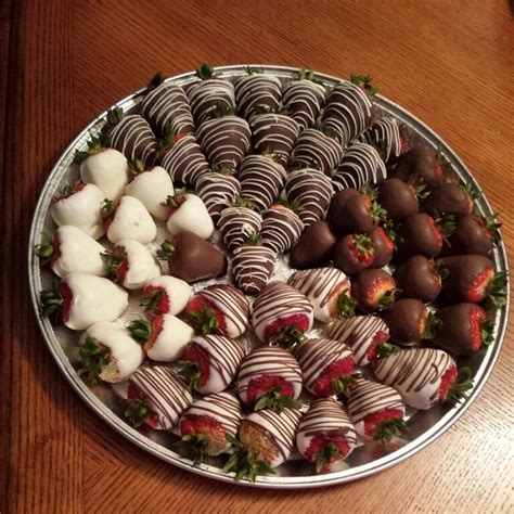 Chocolate Dipped Strawberry Platter Chocolate Dipped Strawberries