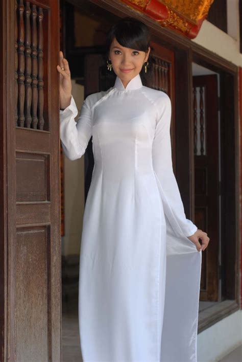 民族衣装は魅力的なものです。ベトナムのアオザイもその1つ！アオザイを着て全身水で濡れた画像がエロすぎる！この画像を見たらベトナムに行きたくなること間違いなし！ girls long
