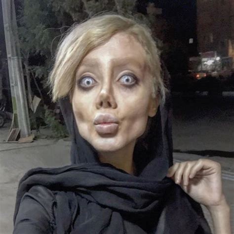 Kissy Face Selfie Sahar Tabars Zombie Angelina Jolie Photos Know Your Meme