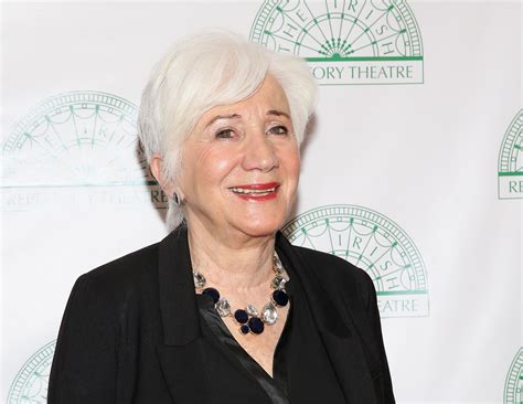 18 Famous Female Celebrities With Gray Hair Womans World