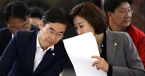 일각에서 노무현 대통령의 임기 중 지지율이 역대 대통령 중 최저인 5.7%를 기록한 적이 있다는 주장이 있다. 자유한국당 "조경태 등 대표단이 노무현 전 대통령 추도식 참석 ...