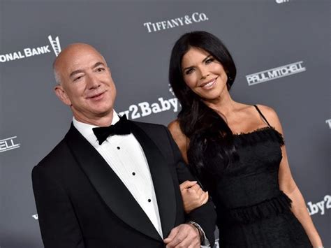 Billionaire Jeff Bezos Engaged To Long Time Girlfriend Lauren Sánchez Ngnews247