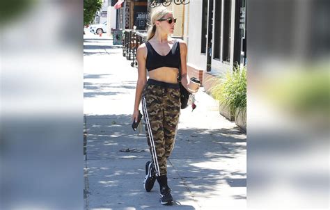 Dwts Pro Emma Slater Shows Off Abs In Cute Camo Pants Photos