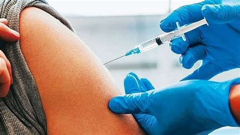 Vaccine Is Word Of The Year व्हॅक्सिन वर्ड ऑफ द इयर म्हणून घोषीत काय आहेत कारणं Marathi