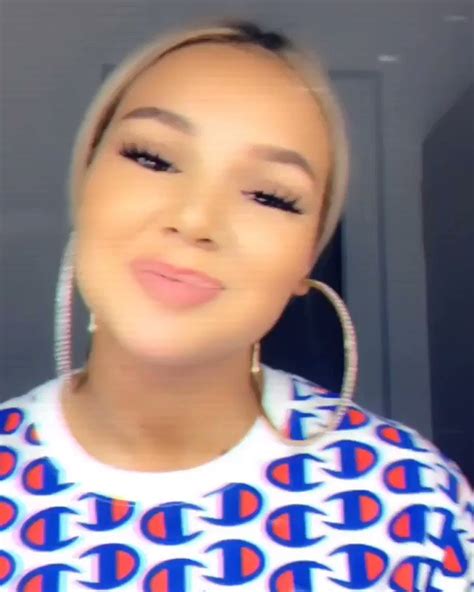 Worlds apart — white collar vs. Shirin David on Twitter: "".. von deiner Chick zu einer ...