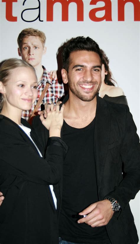 Wer ist die frau, die elyas m'barek offenbar gehörig den kopf verdreht hat? Elyas M'Barek - Wikipedia