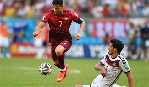 Die mannschaft)، أي الفريق، وأيضاً بكنية الماكينات، هو ممثل ألمانيا الرسمي في رياضة كرة القدم، تأسس الاتحاد الألماني لكرة القدم في عام 1900 وانضم. نبأ الأردن | البرتغال تصطدم بألمانيا في مواجهة نارية بأمم ...