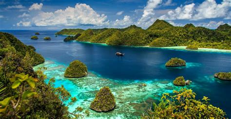 Raja Ampat Papua Indonesia The Enchanting Islands The Tremendous