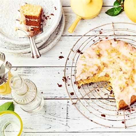 Unsere rezepte sind die helle freude! Joghurt-Zitronen-Kuchen - Rezept | EDEKA | Rezept ...